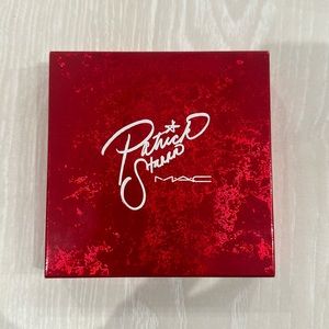 MAC limited edition Patrick Star Mineralize Skinfinish - Baby it’s gold outside